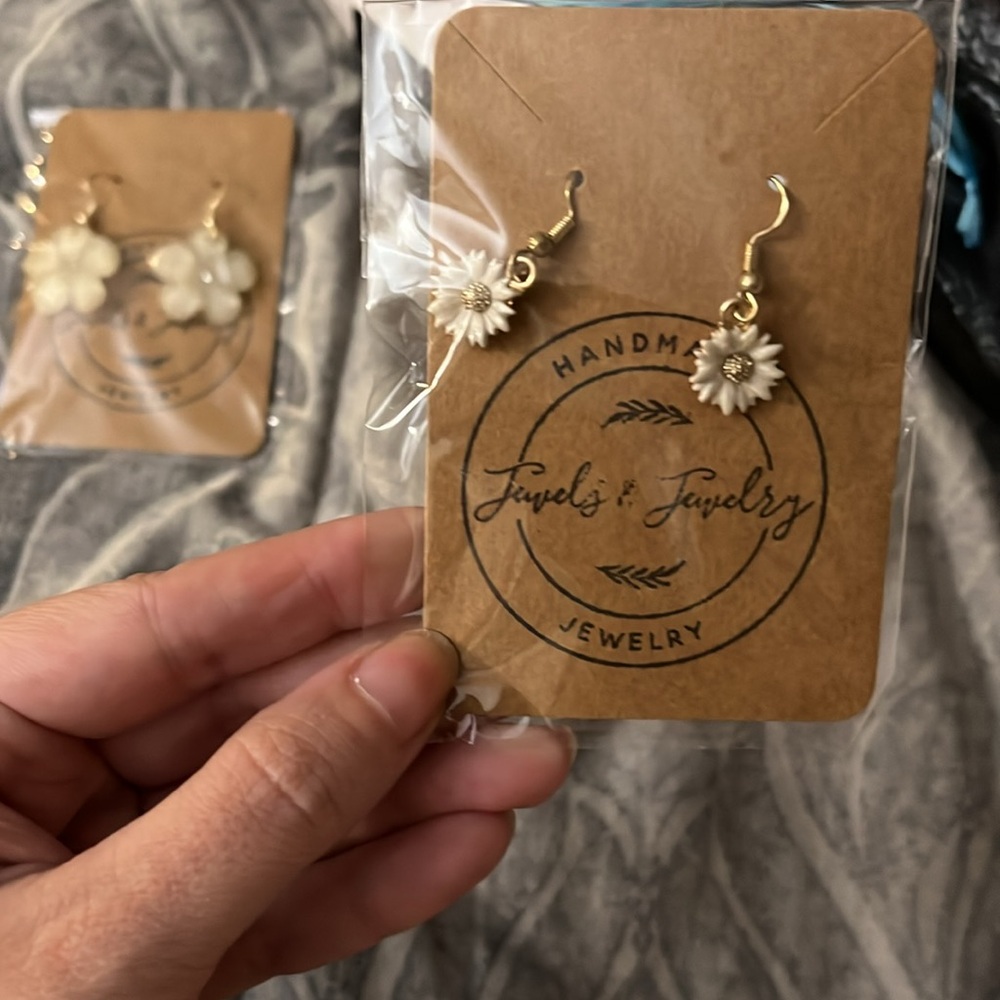 Flower earrings handmade nwt in bag - Picture 3 of 5